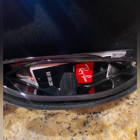 Ray-Ban - Pilot Style Polarized Sunglasses. Brand new, never worn. - Picture 5 of 11